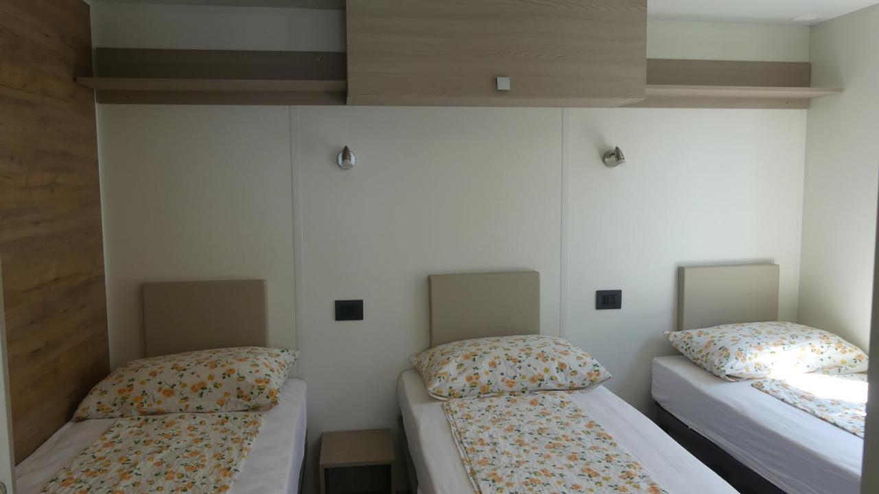 Agricampeggio Relax Maxicaravan Кастеллетто-ди-Бренцоне Экстерьер фото