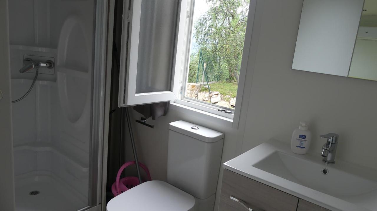 Agricampeggio Relax Maxicaravan Кастеллетто-ди-Бренцоне Экстерьер фото