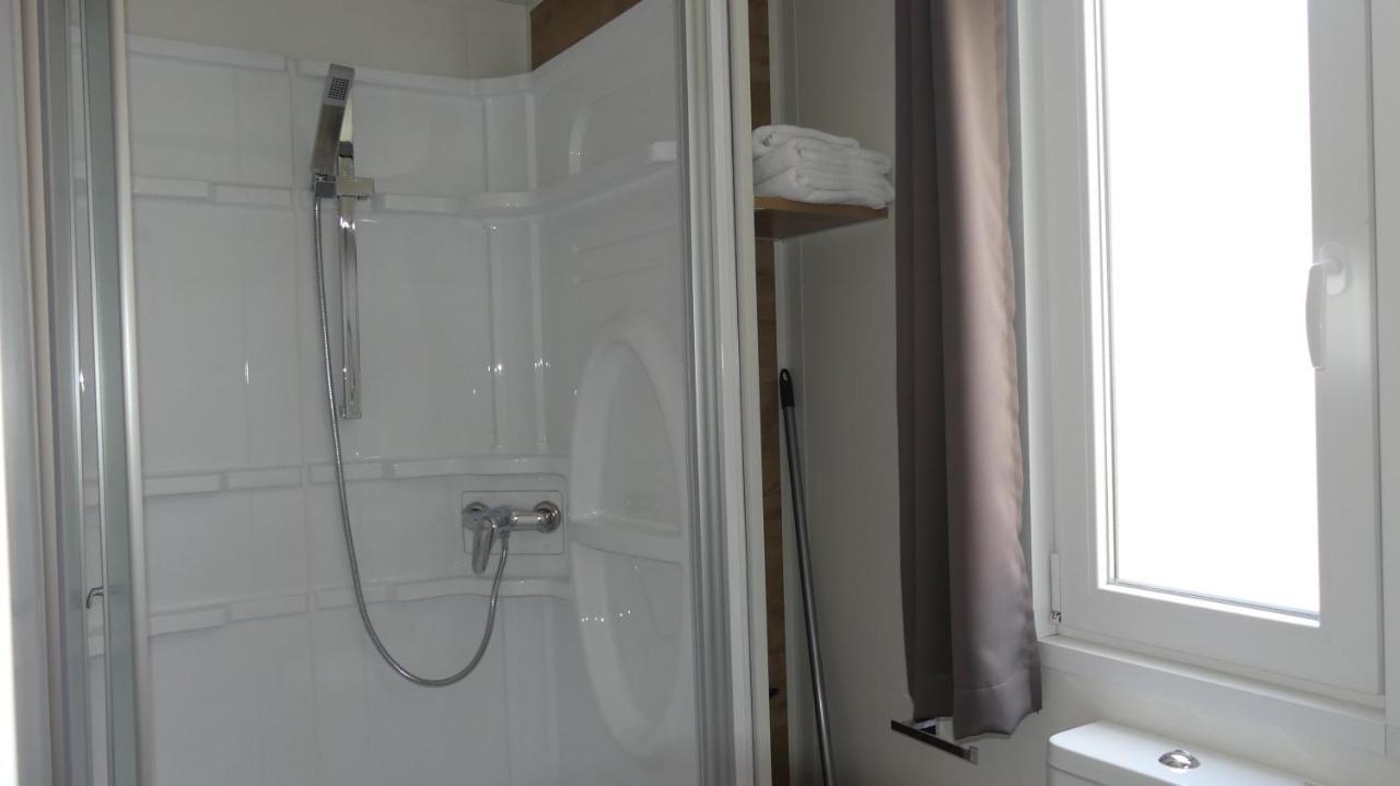 Agricampeggio Relax Maxicaravan Кастеллетто-ди-Бренцоне Экстерьер фото