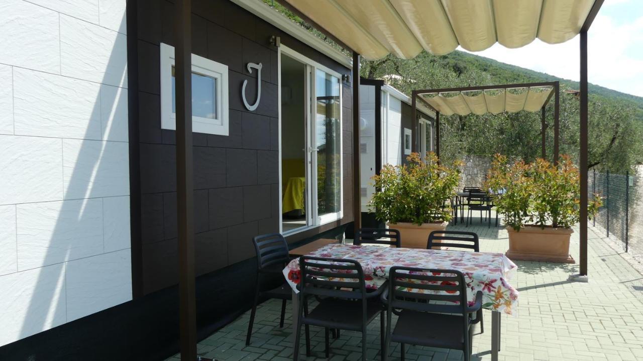 Agricampeggio Relax Maxicaravan Кастеллетто-ди-Бренцоне Экстерьер фото