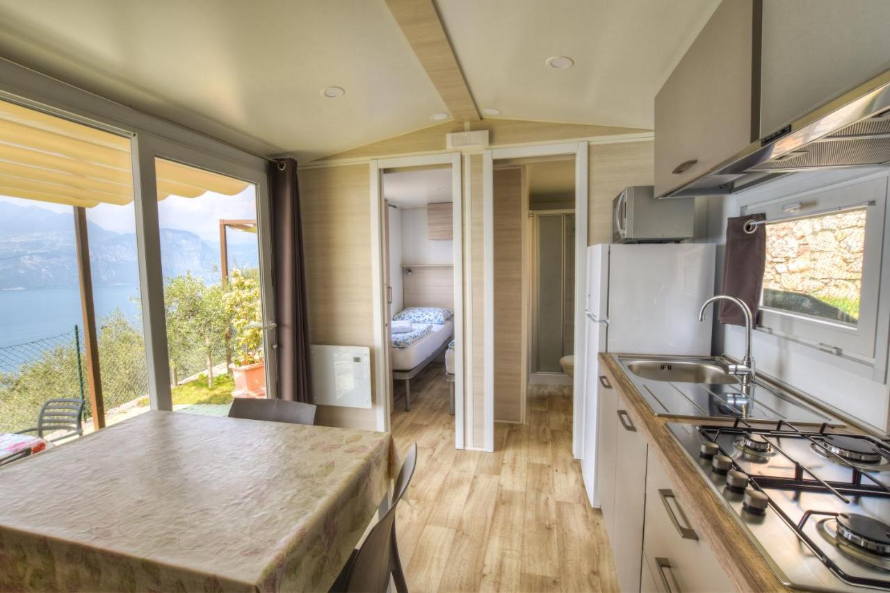 Agricampeggio Relax Maxicaravan Кастеллетто-ди-Бренцоне Экстерьер фото