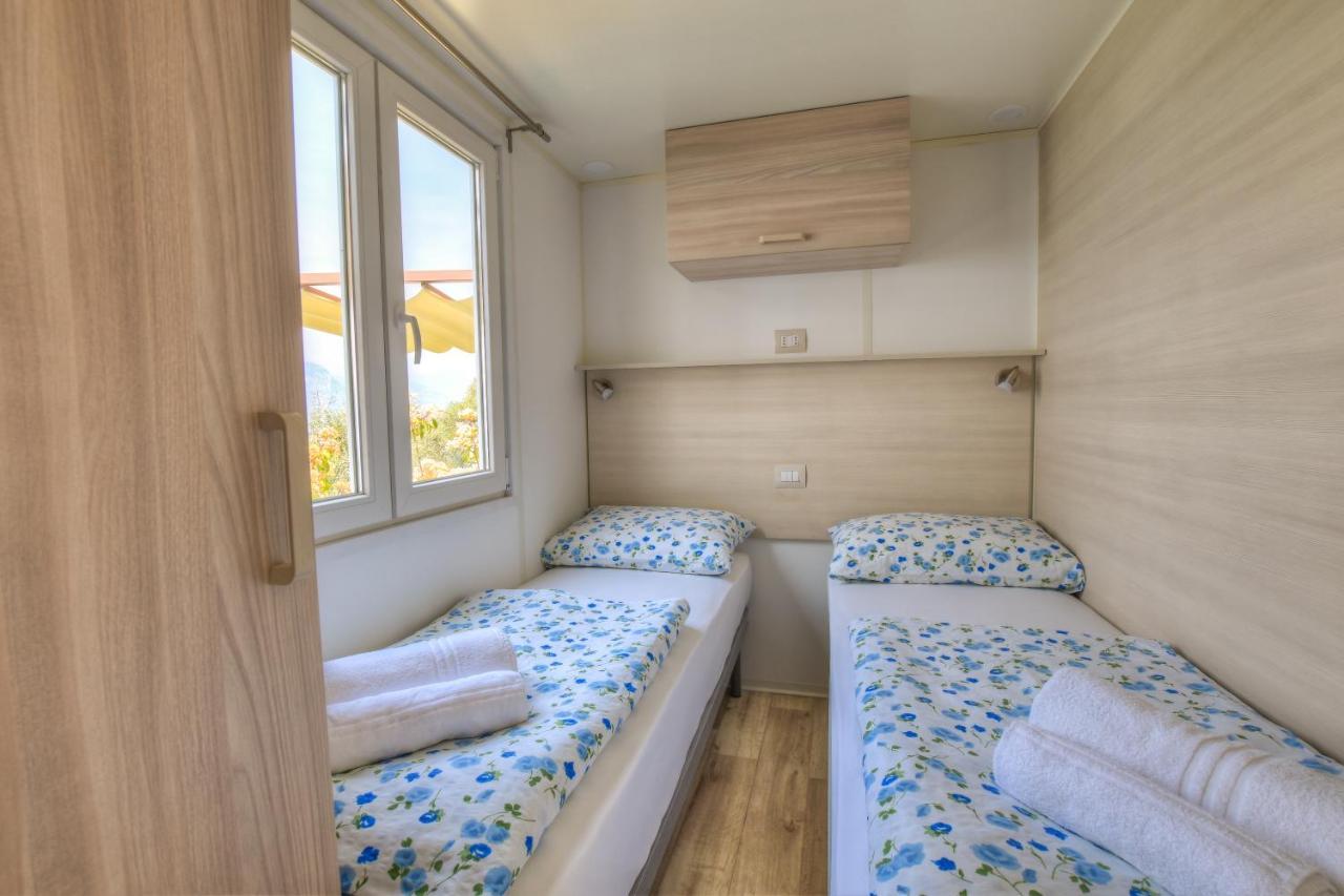 Agricampeggio Relax Maxicaravan Кастеллетто-ди-Бренцоне Экстерьер фото